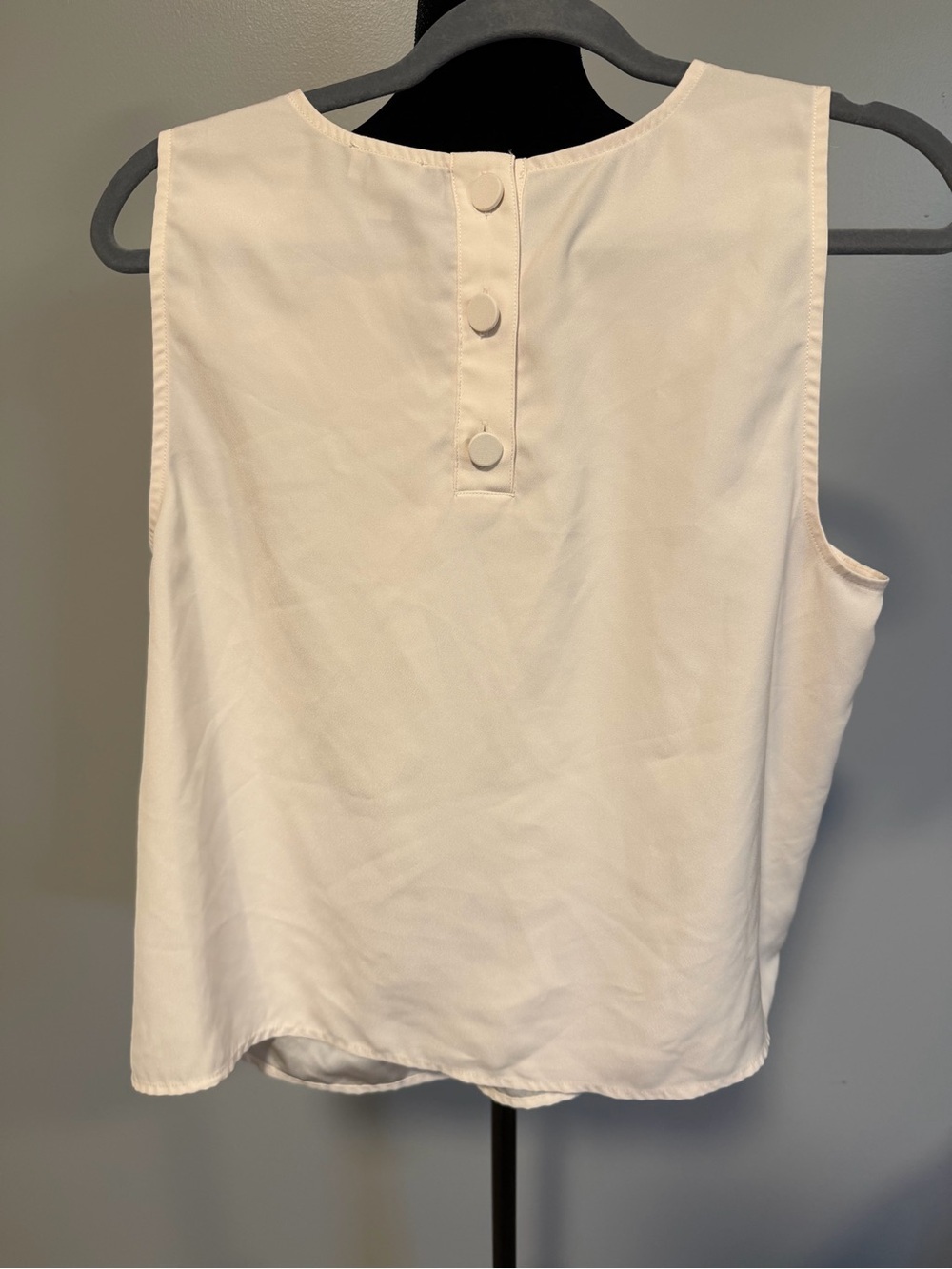 J. Crew Women’s Ivory Sleeveless Blouse Tank Top Button Back Size Large - Picture 3 of 3